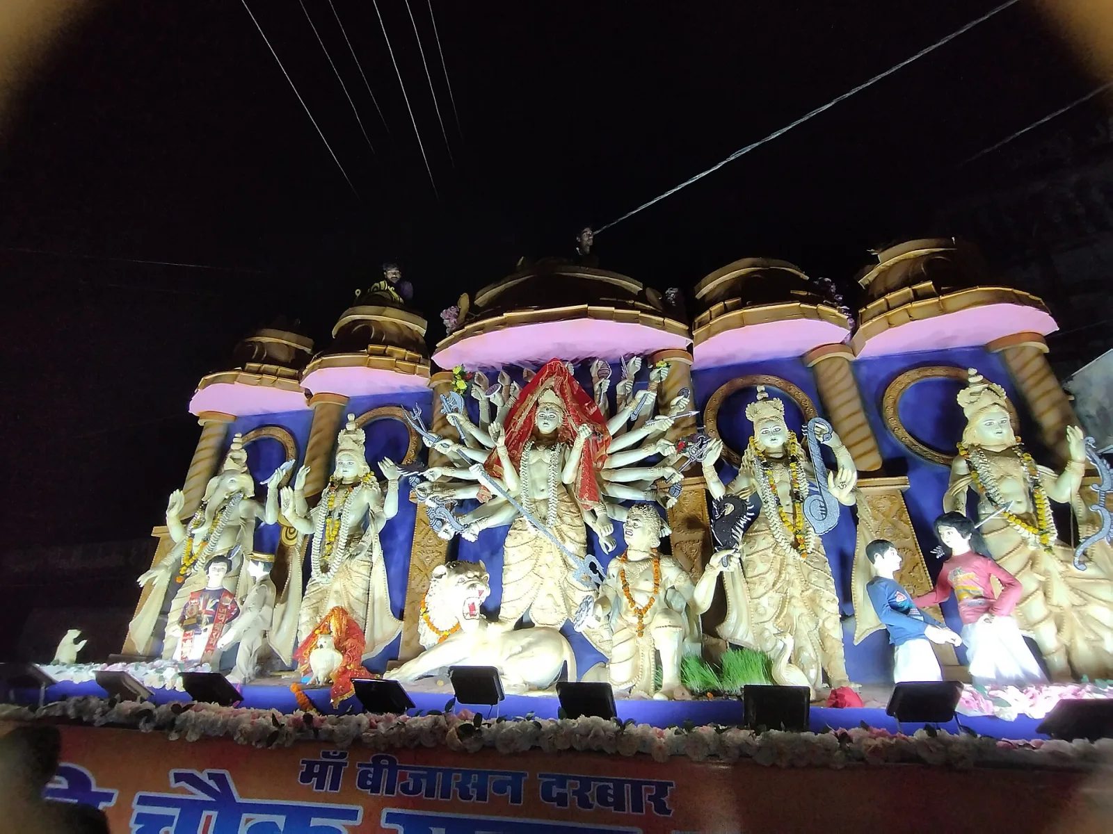 Celebração de Navaratri, com a imagem da deusa