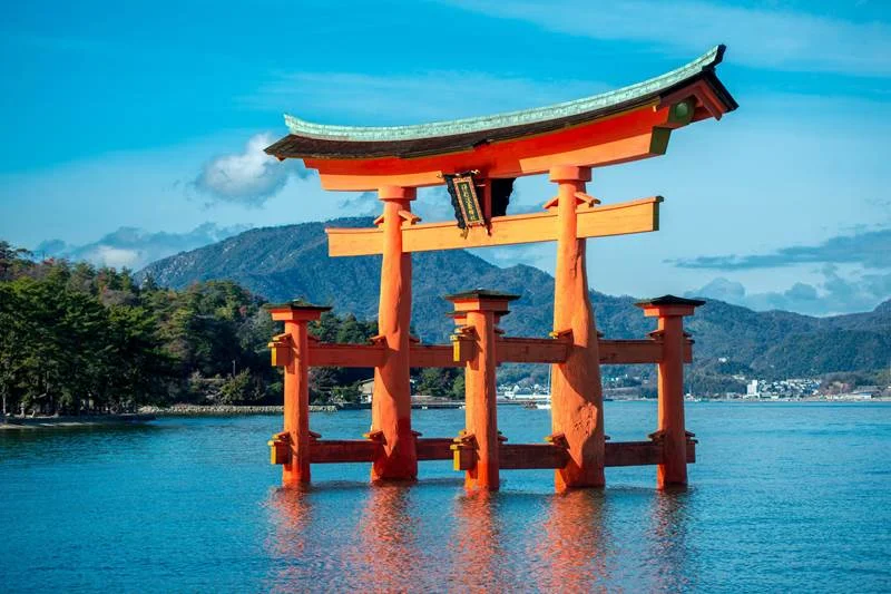 O torii flutuante de Itsukushima, na ilha de Miyajima
